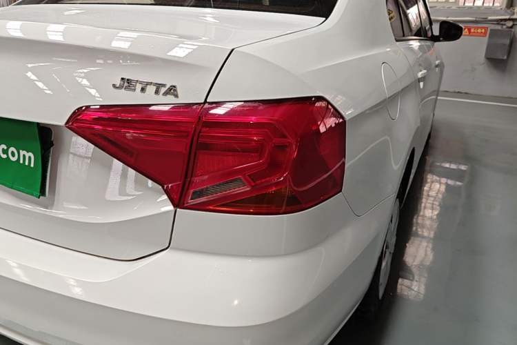 Used Volkswagen Jetta 2017 1.4L Manual Fashion Edition Exterior 3