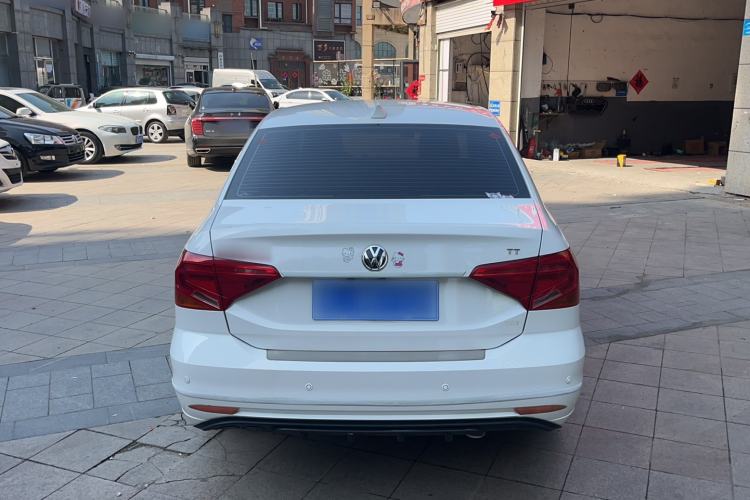 Used Volkswagen Jetta 2017 1.5L Automatic Fashion Model Exterior 3