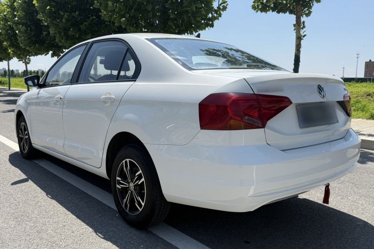 Used Volkswagen Jetta 2017 1.4L Manual Fashion Edition Exterior 4