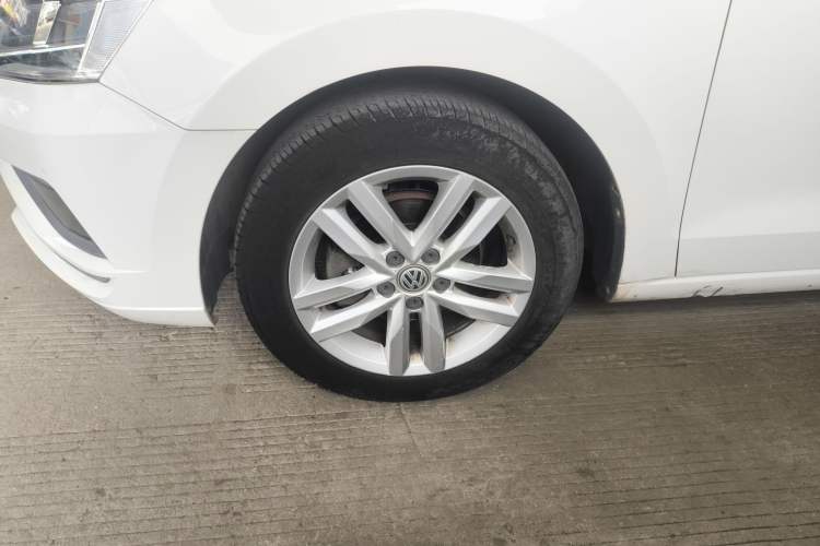 Used Volkswagen Jetta 2017 1.5L Manual Comfort Model Exterior 4