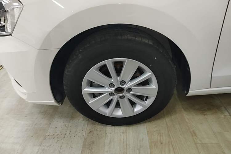 Used Volkswagen Jetta 2017 1.5L Automatic Fashion Model Exterior 4