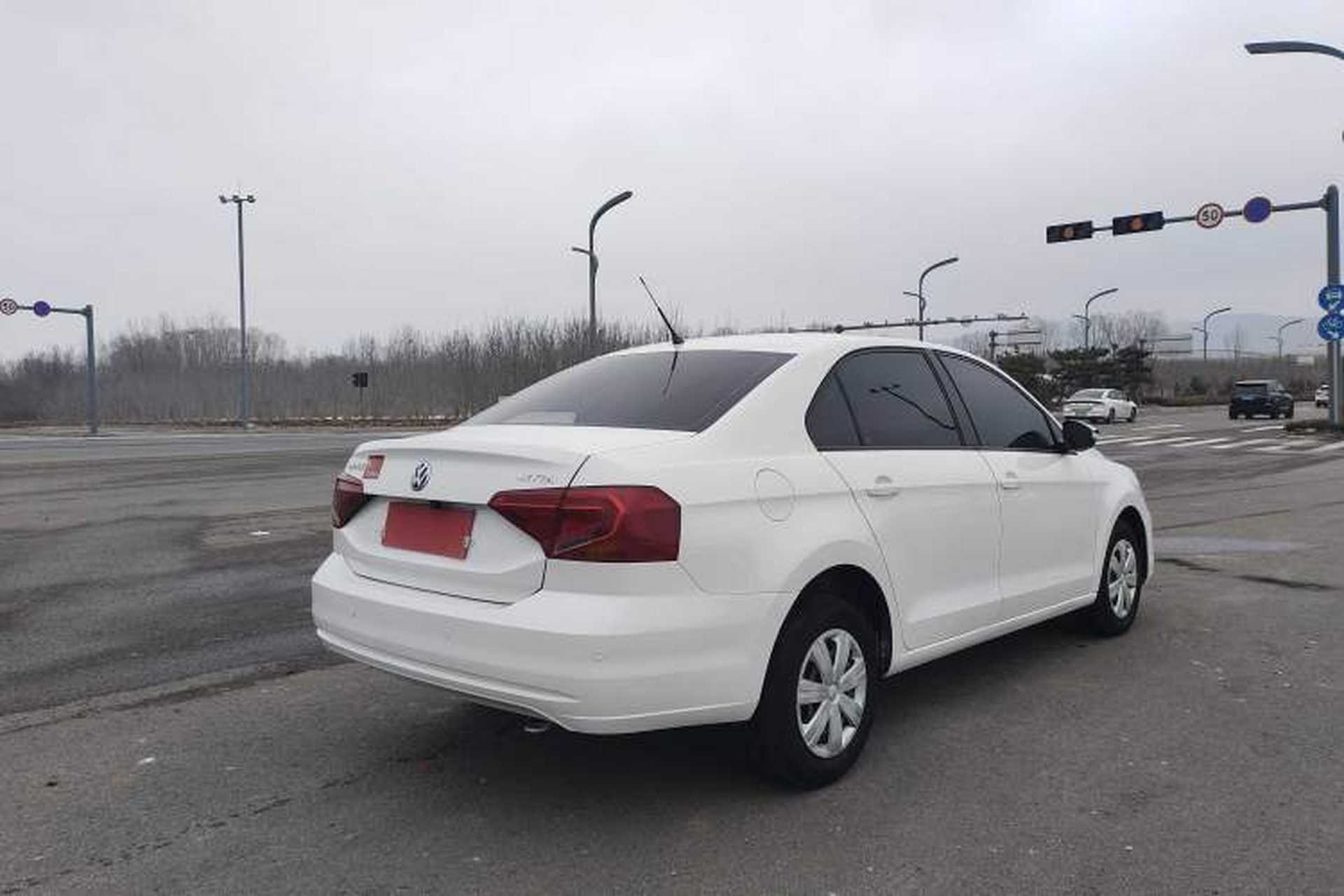 Used Volkswagen Jetta 2017 1.4L Manual Fashion Edition Exterior 5