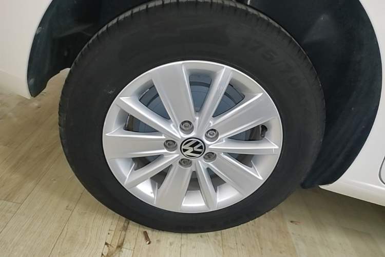 Used Volkswagen Jetta 2017 1.5L Automatic Fashion Model Exterior 5