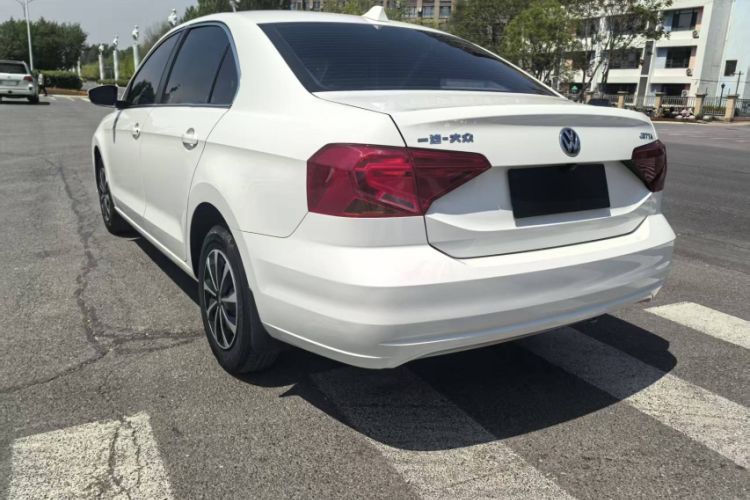 Used Volkswagen Jetta 2017 1.4L Manual Fashion Edition Exterior 5
