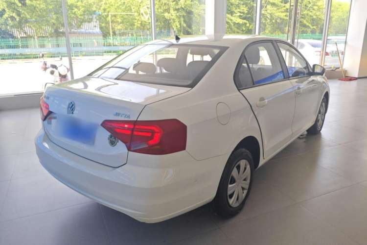 Used Volkswagen Jetta 2017 1.4L Manual Fashion Edition Exterior 5