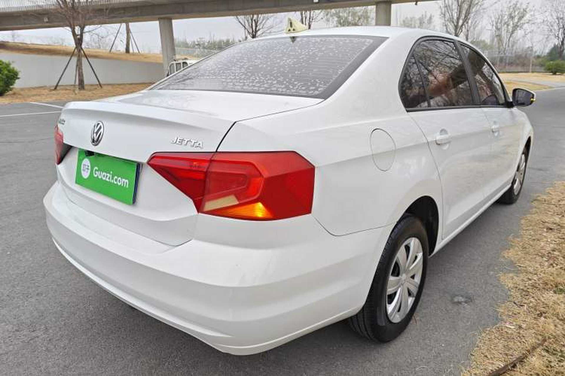 Used Volkswagen Jetta 2017 1.4L Manual Fashion Edition Exterior 6