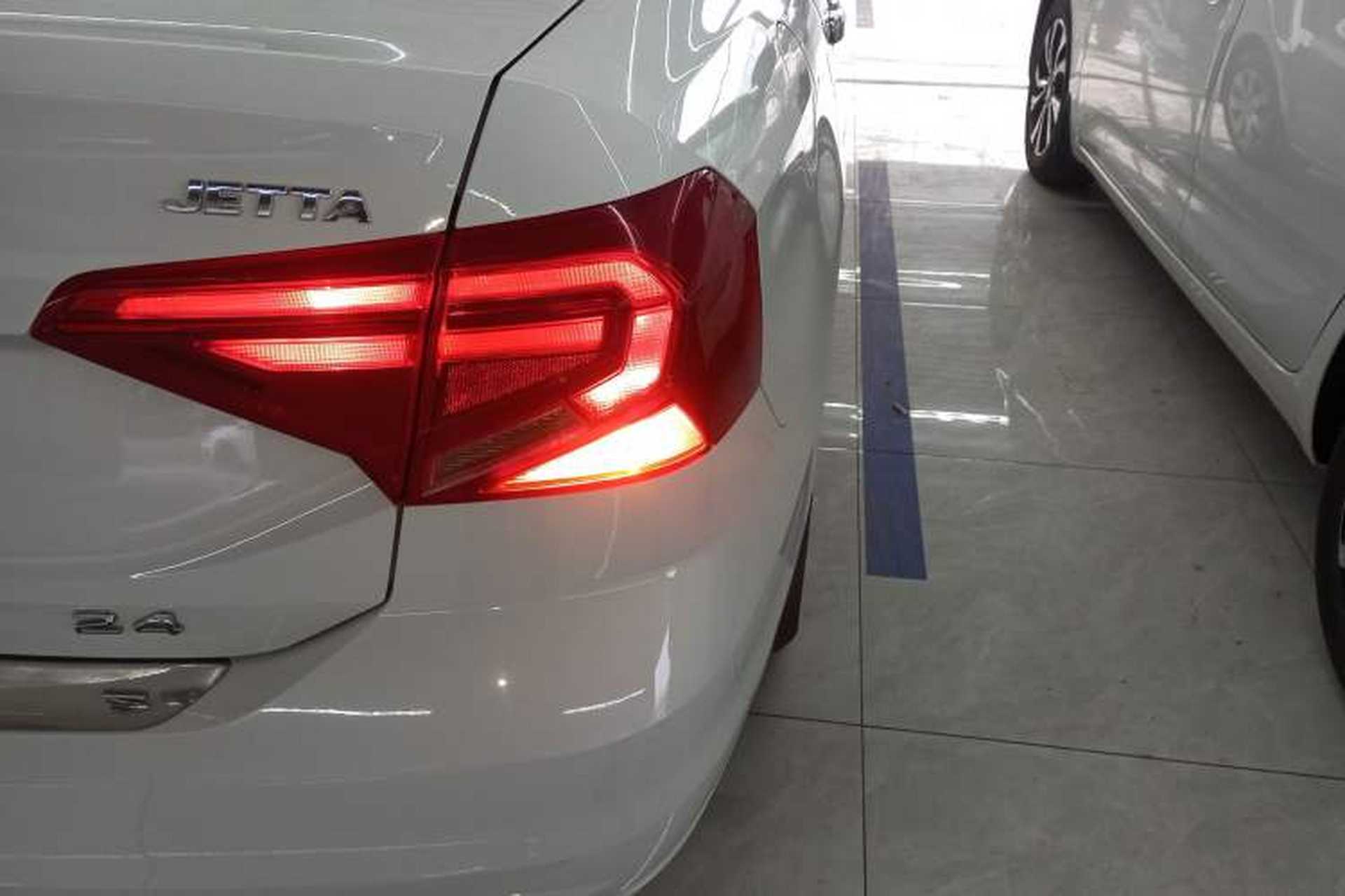 Used Volkswagen Jetta 2017 1.4L Manual Fashion Edition Exterior 6