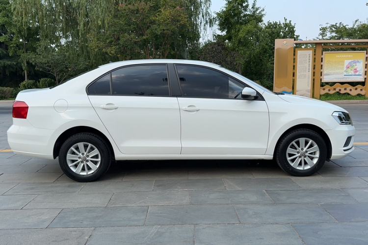 Used Volkswagen Jetta 2017 1.5L Automatic Fashion Model Exterior 7