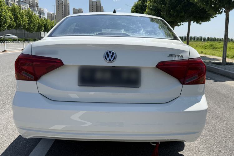 Used Volkswagen Jetta 2017 1.4L Manual Fashion Edition Exterior 8