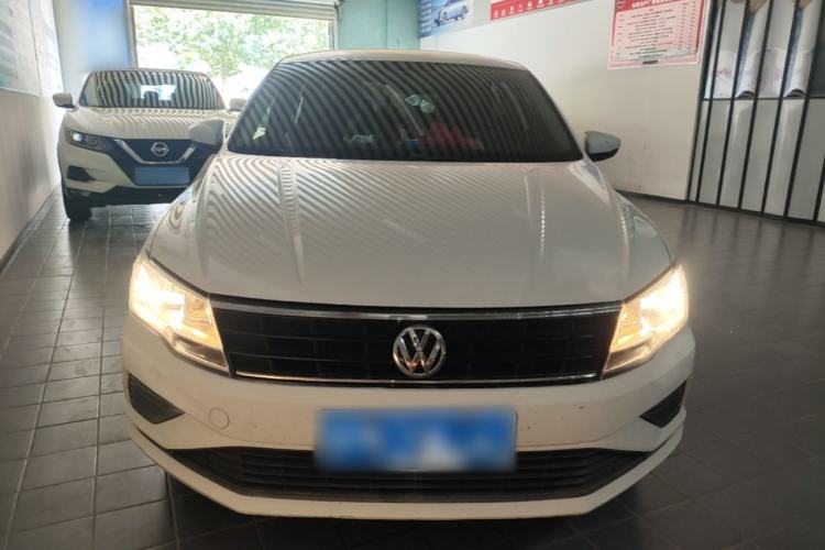 Used Volkswagen Jetta 2017 1.5L Manual Fashion Edition Front