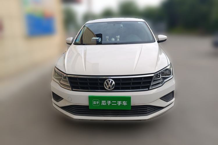 Used Volkswagen Jetta 2017 1.5L Manual Fashion Edition Front