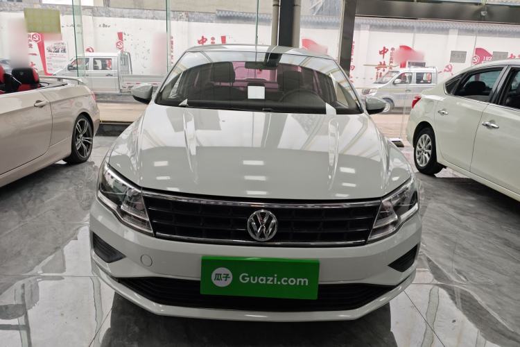Used Volkswagen Jetta 2017 1.5L Manual Fashion Edition Front