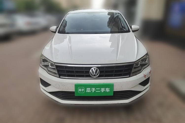 Used Volkswagen Jetta 2017 1.5L Manual Fashion Edition Front