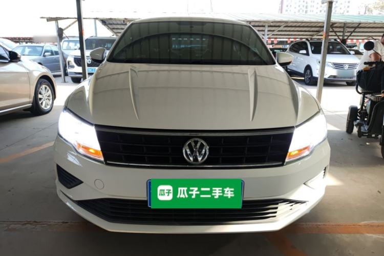 Used Volkswagen Jetta 2017 1.5L Manual Fashion Edition Front