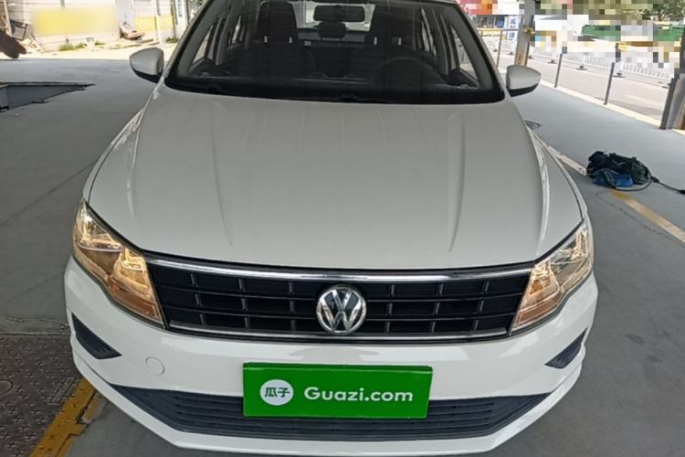 Used Volkswagen Jetta 2017 1.5L Manual Fashion Edition Front