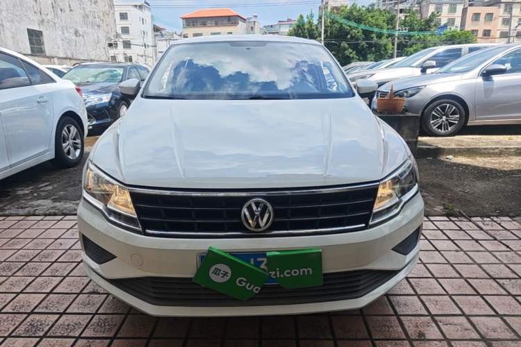 Used Volkswagen Jetta 2017 1.5L Manual Fashion Edition Front