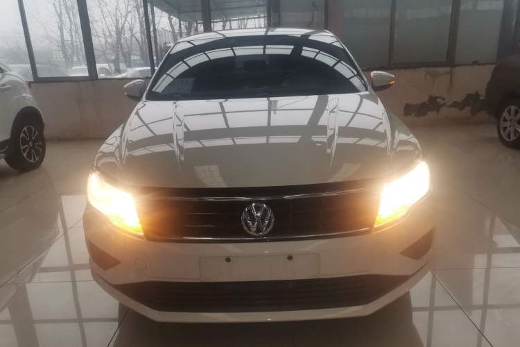 Used Volkswagen Jetta 2017 1.5L Manual Fashion Edition Front