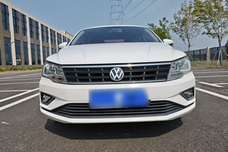 Used Volkswagen Jetta 2017 1.5L Manual Fashion Edition Front