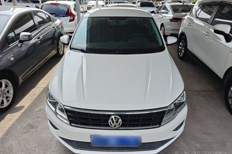 Used Volkswagen Jetta 2017 1.5L Manual Fashion Edition Front