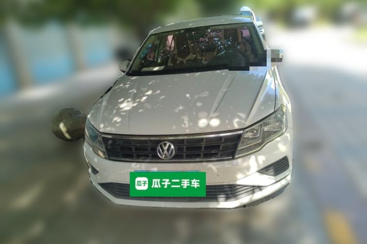Used Volkswagen Jetta 2017 1.5L Manual Fashion Edition Front