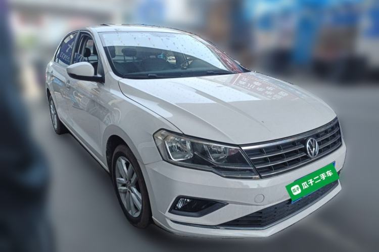 Used Volkswagen Jetta 2017 1.5L Manual Comfort Model Front Right 45 Deg