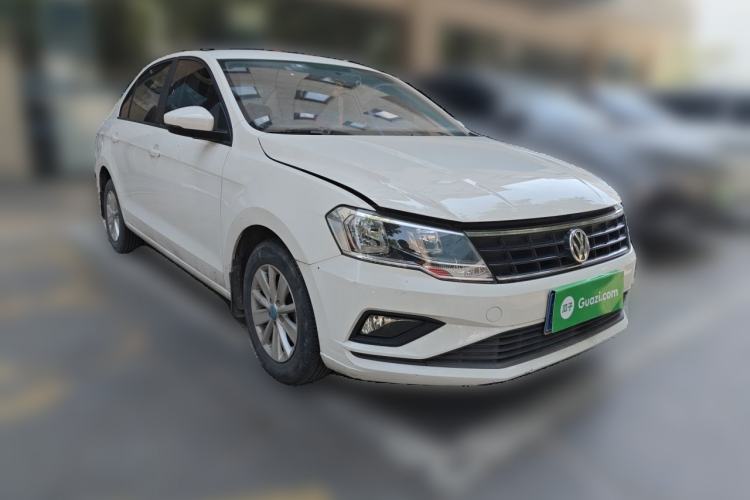 Used Volkswagen Jetta 2017 1.4L Manual Fashion Edition Front Right 45 Deg