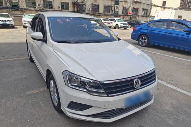 Used Volkswagen Jetta 2017 1.4L Manual Fashion Edition Front Right 45 Deg