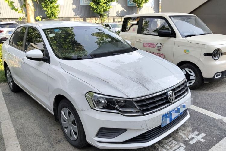 Used Volkswagen Jetta 2017 1.5L Manual Fashion Edition Front Right 45 Deg