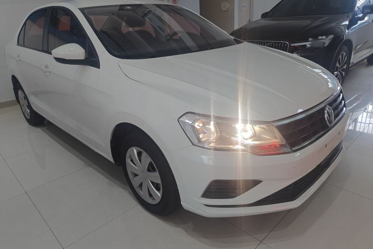 Used Volkswagen Jetta 2017 1.5L Automatic Fashion Model Front Right 45 Deg