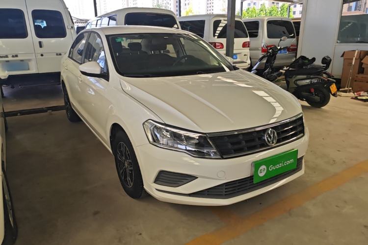 Used Volkswagen Jetta 2017 1.4L Manual Fashion Edition Front Right 45 Deg