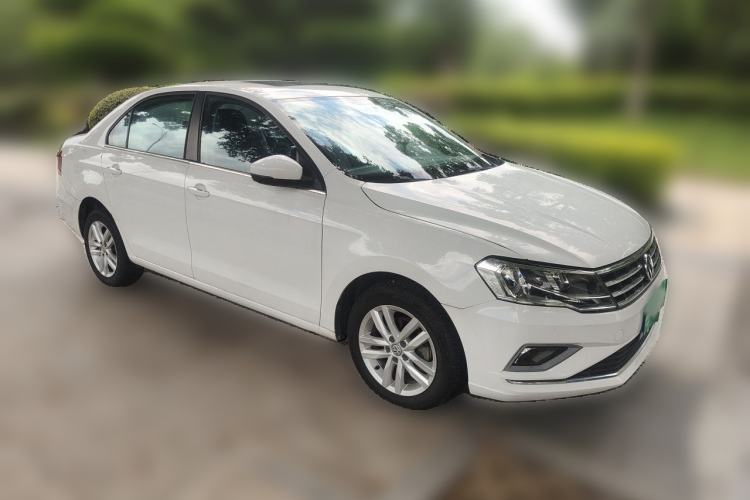 Used Volkswagen Jetta 2017 1.5L Manual Comfort Model Front Right 45 Deg