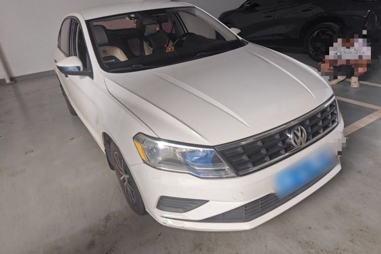 Used Volkswagen Jetta 2017 1.5L Manual Fashion Edition Front Right 45 Deg
