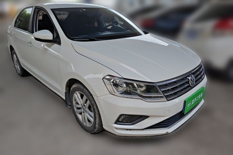 Used Volkswagen Jetta 2017 1.5L Manual Comfort Model Front Right 45 Deg