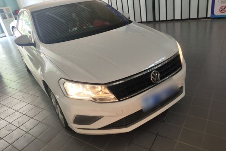 Used Volkswagen Jetta 2017 1.5L Manual Fashion Edition Front Right 45 Deg