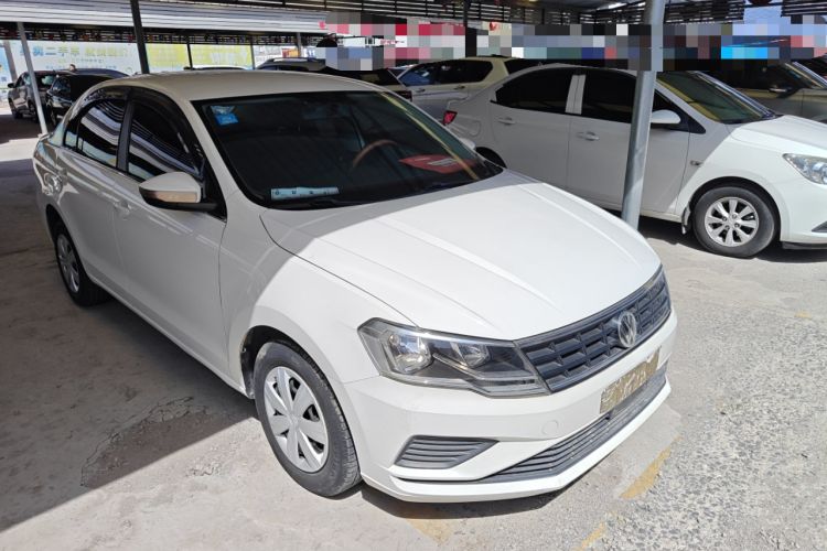Used Volkswagen Jetta 2017 1.4L Manual Fashion Edition Front Right 45 Deg