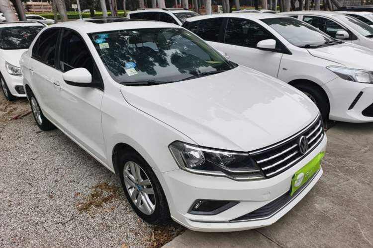 Used Volkswagen Jetta 2017 1.5L Automatic Comfort Model Front Right 45 Deg