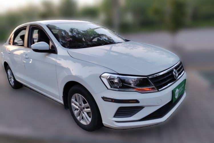 Used Volkswagen Jetta 2017 1.4L Manual Fashion Edition Front Right 45 Deg