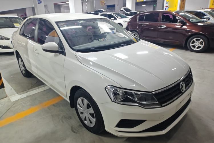 Used Volkswagen Jetta 2017 1.4L Manual Fashion Edition Front Right 45 Deg