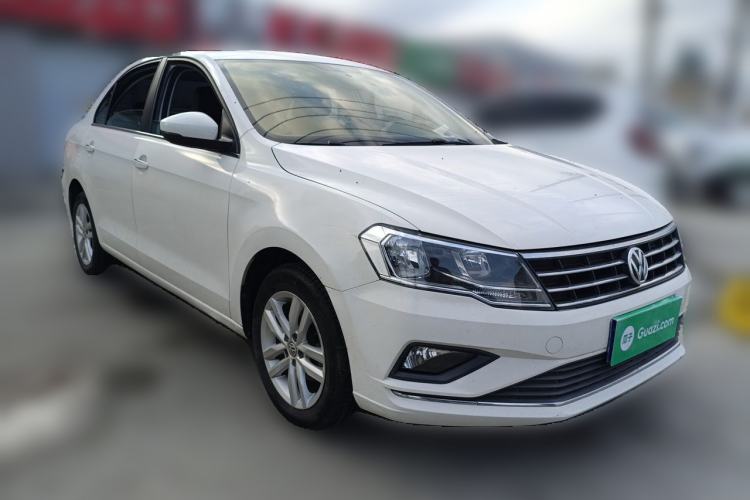 Used Volkswagen Jetta 2017 1.5L Manual Comfort Model Front Right 45 Deg