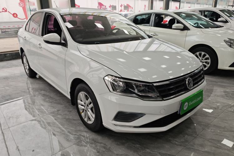 Used Volkswagen Jetta 2017 1.5L Manual Fashion Edition Front Right 45 Deg