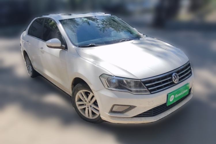 Used Volkswagen Jetta 2017 1.5L Manual Comfort Model Front Right 45 Deg