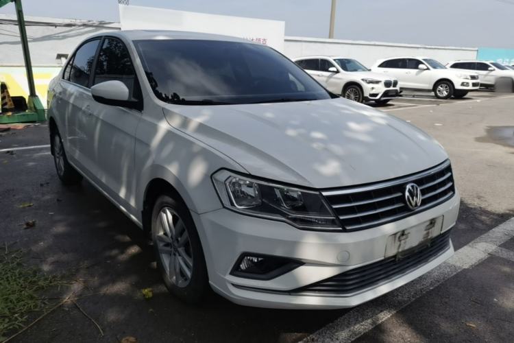 Used Volkswagen Jetta 2017 1.4L Manual Comfort Model Front Right 45 Deg