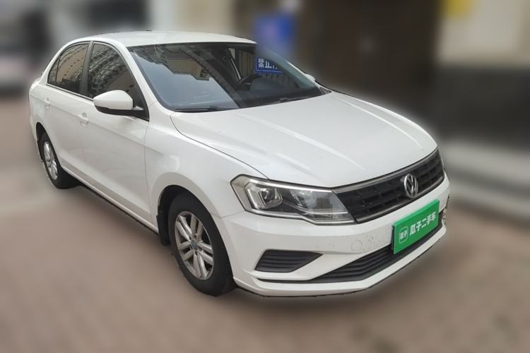 Used Volkswagen Jetta 2017 1.5L Manual Fashion Edition Front Right 45 Deg