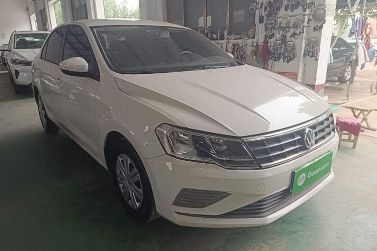Used Volkswagen Jetta 2017 1.4L Manual Fashion Edition Front Right 45 Deg
