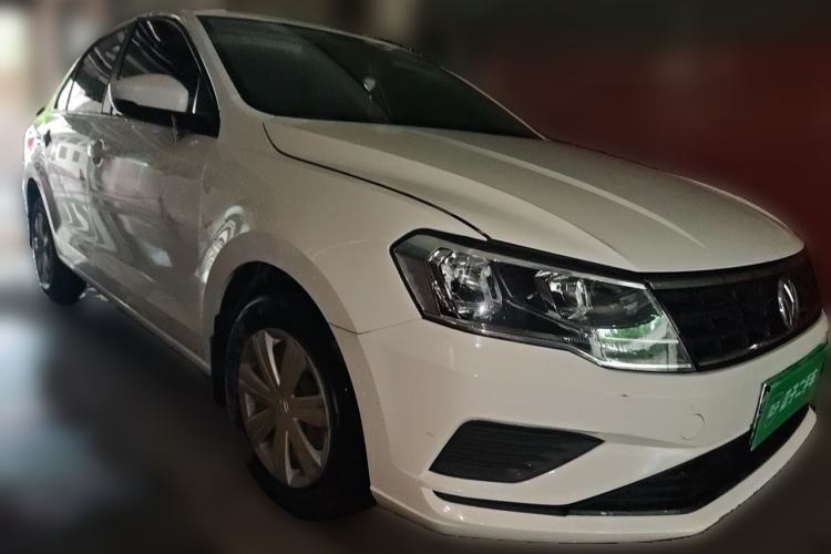 Used Volkswagen Jetta 2017 1.4L Manual Fashion Edition Front Right 45 Deg