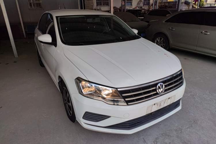 Used Volkswagen Jetta 2017 1.5L Manual Fashion Edition Front Right 45 Deg