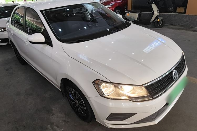 Used Volkswagen Jetta 2017 1.5L Manual Fashion Edition Front Right 45 Deg