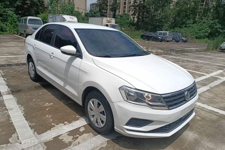 Used Volkswagen Jetta 2017 1.5L Manual Fashion Edition Front Right 45 Deg