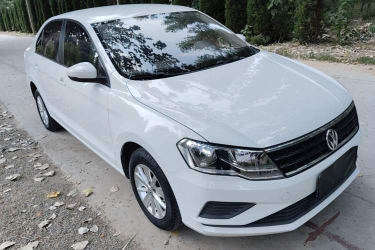 Used Volkswagen Jetta 2017 1.4L Manual Fashion Edition Front Right 45 Deg