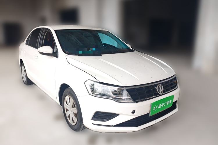 Used Volkswagen Jetta 2017 1.5L Manual Fashion Edition Front Right 45 Deg